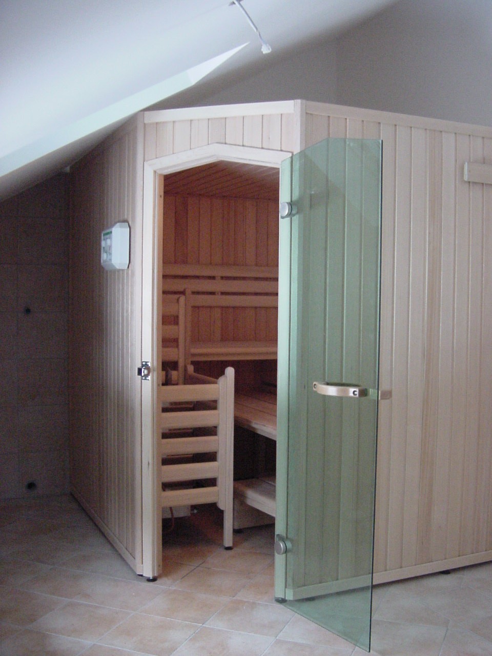 Koll-Comfort-Sauna unter einer Deckenschrge